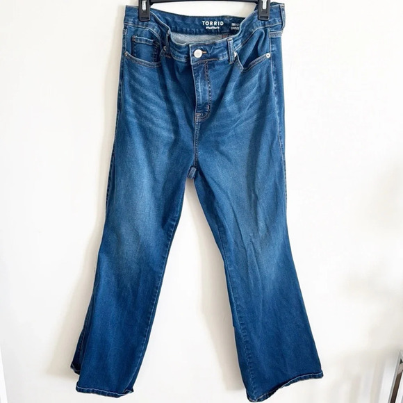Torrid Trio fit slim Bootcut High-Rise Jeans fits sizes 16-20 - Picture 2 of 7